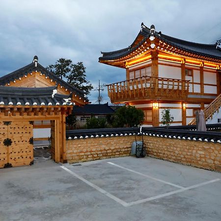 Hanok Stay Mokhyang Gyeongju Exterior photo
