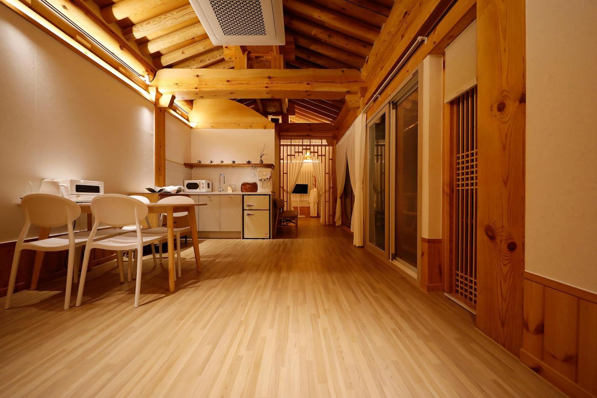 Hanok Stay Mokhyang Gyeongju Exterior photo