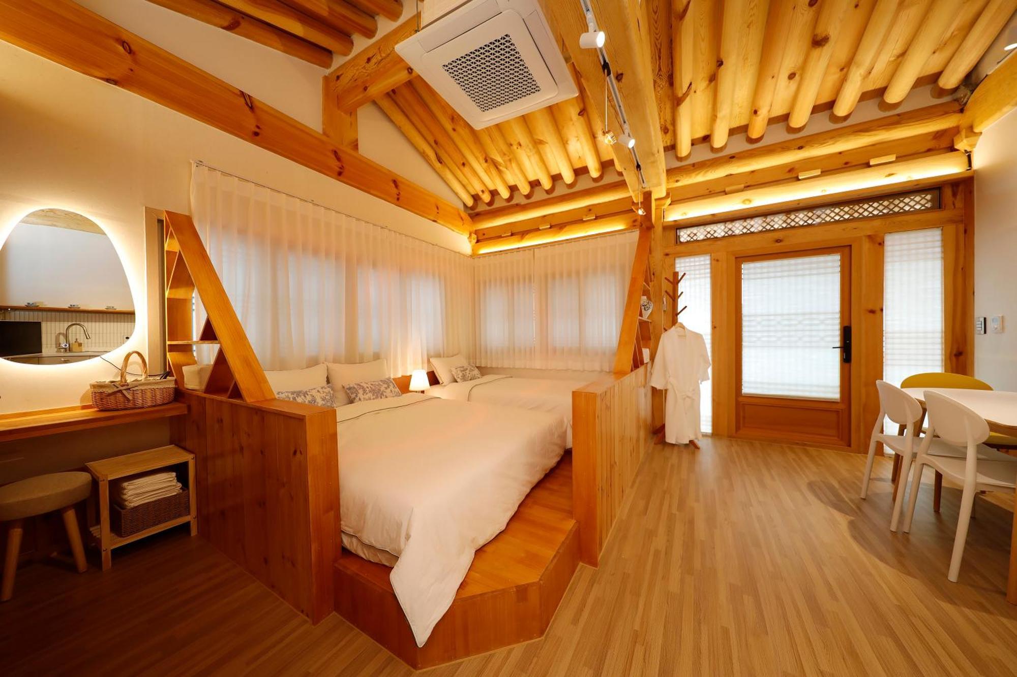 Hanok Stay Mokhyang Gyeongju Exterior photo