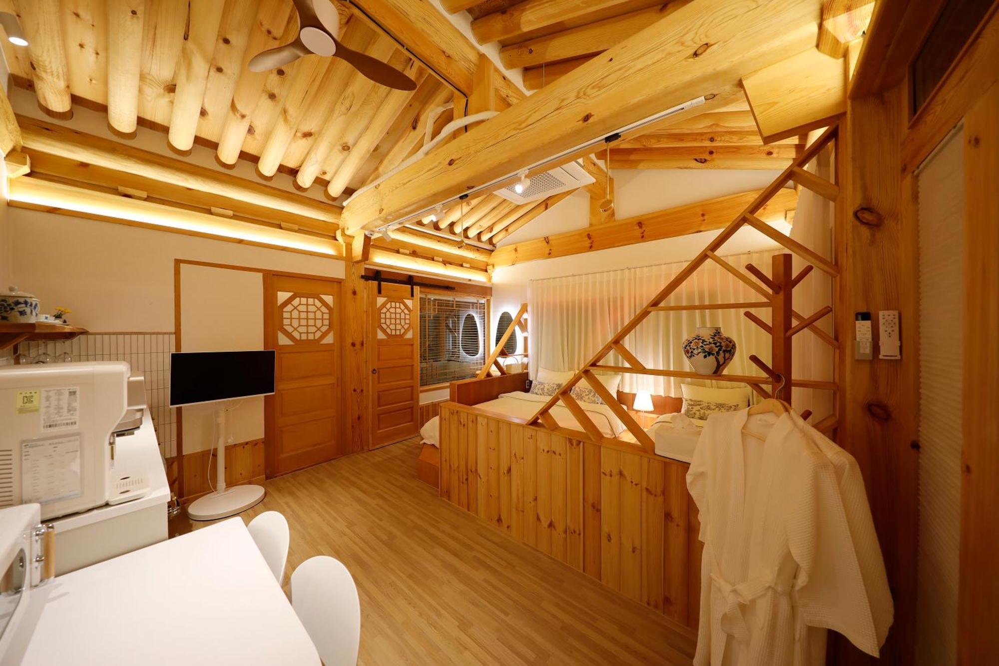 Hanok Stay Mokhyang Gyeongju Exterior photo
