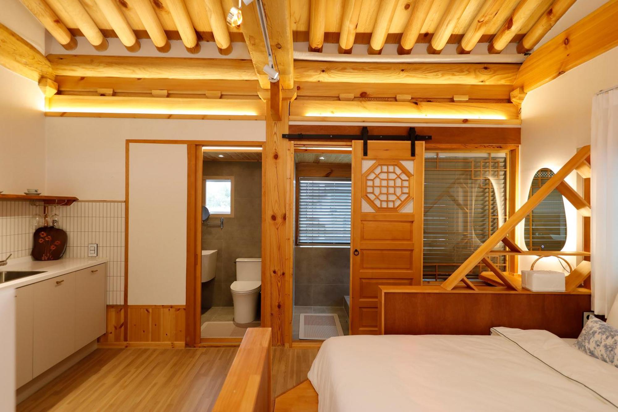 Hanok Stay Mokhyang Gyeongju Exterior photo
