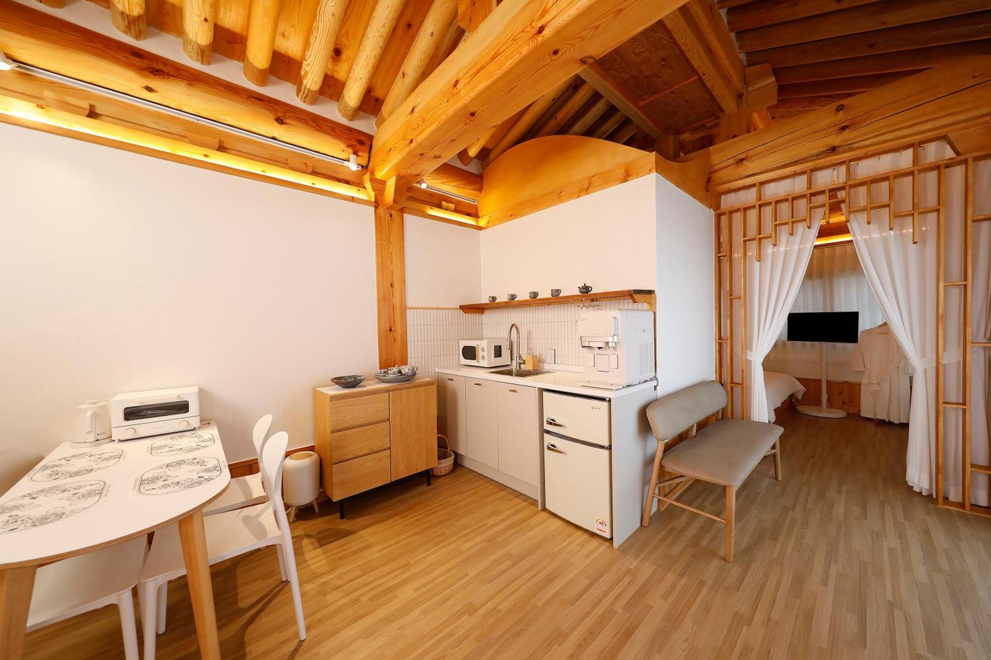 Hanok Stay Mokhyang Gyeongju Exterior photo