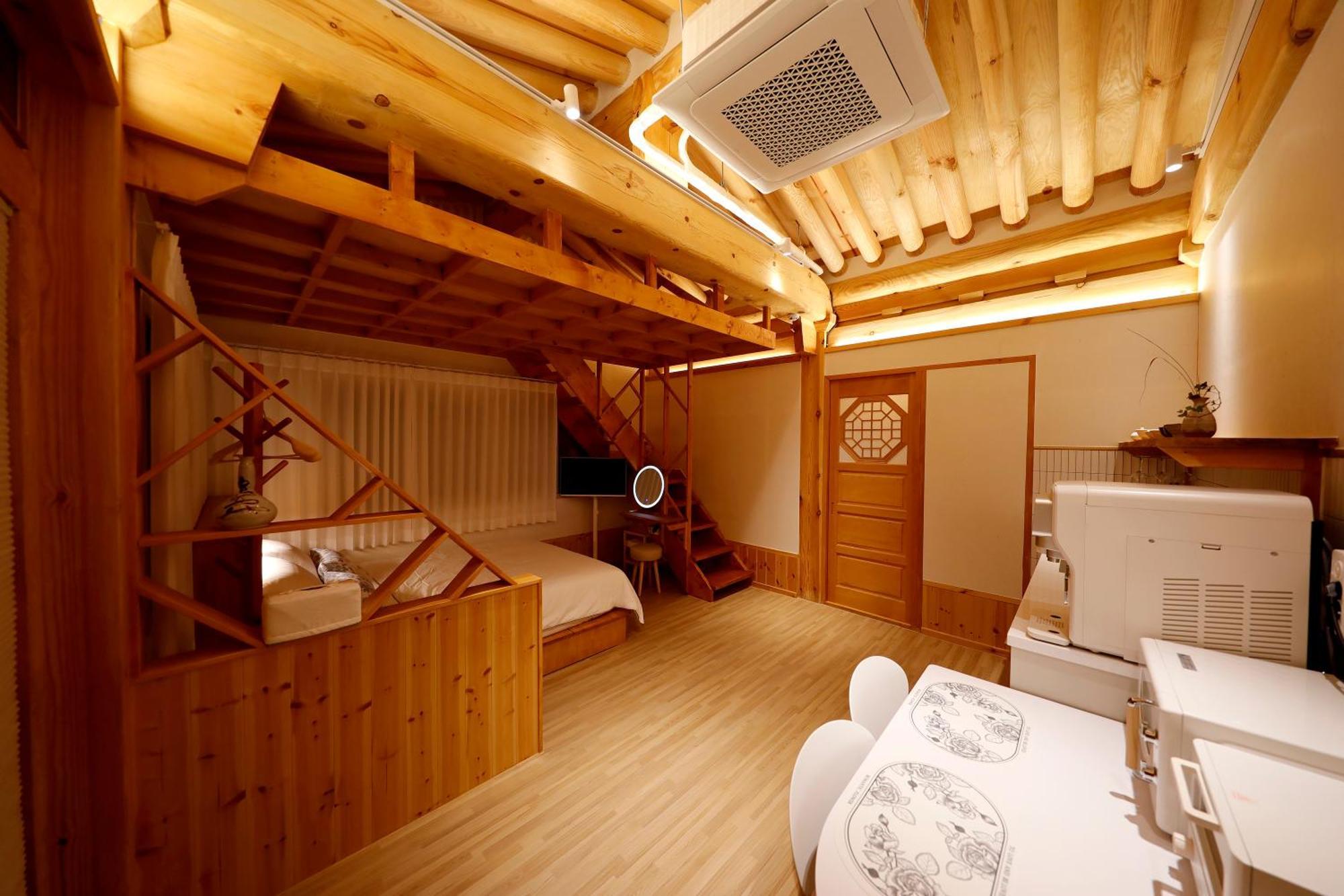 Hanok Stay Mokhyang Gyeongju Exterior photo