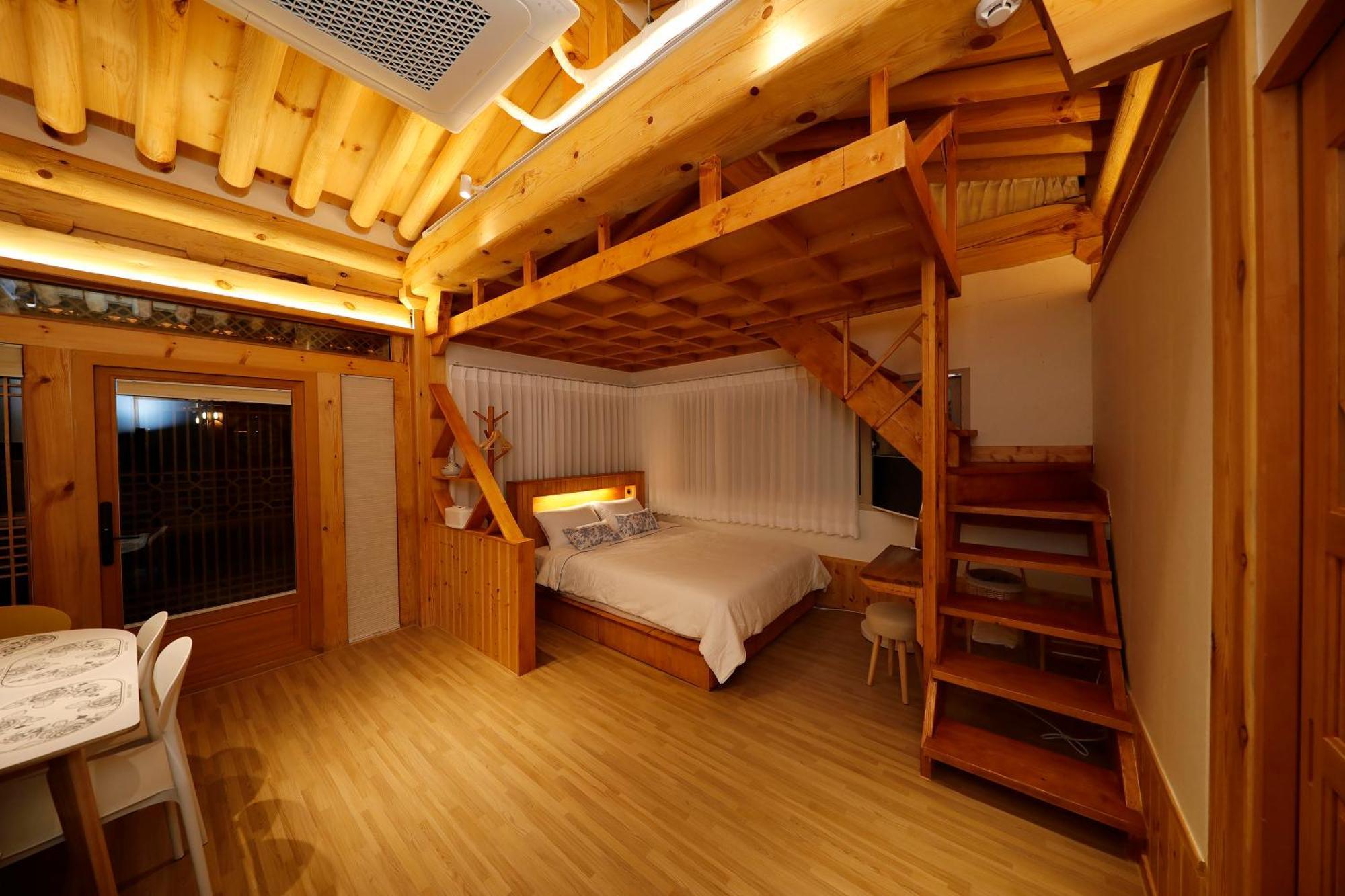 Hanok Stay Mokhyang Gyeongju Exterior photo