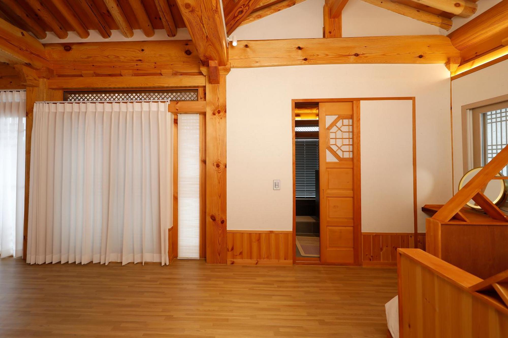 Hanok Stay Mokhyang Gyeongju Exterior photo