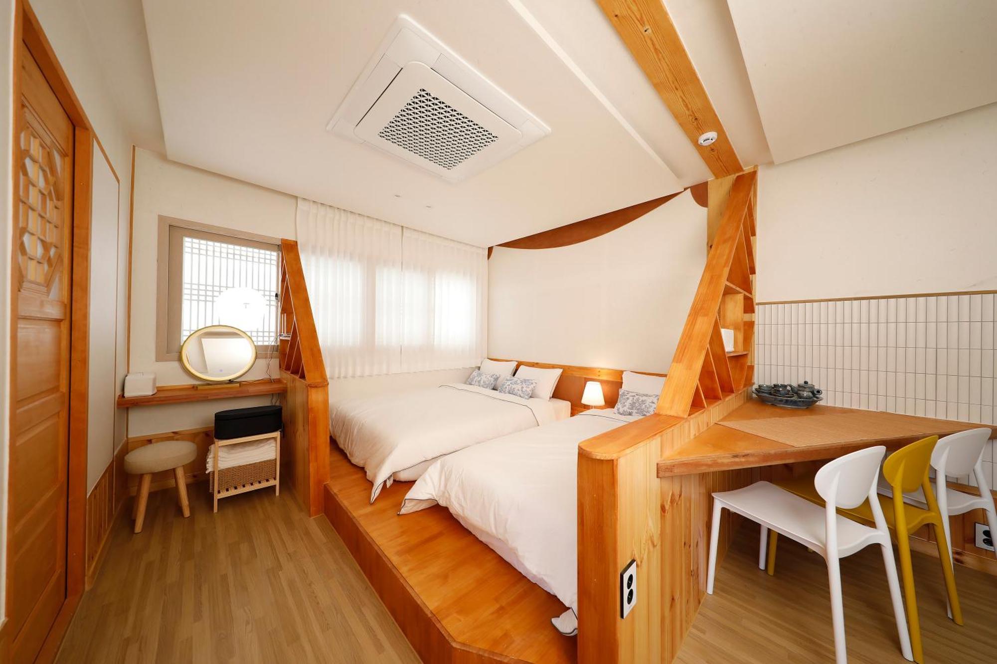 Hanok Stay Mokhyang Gyeongju Exterior photo
