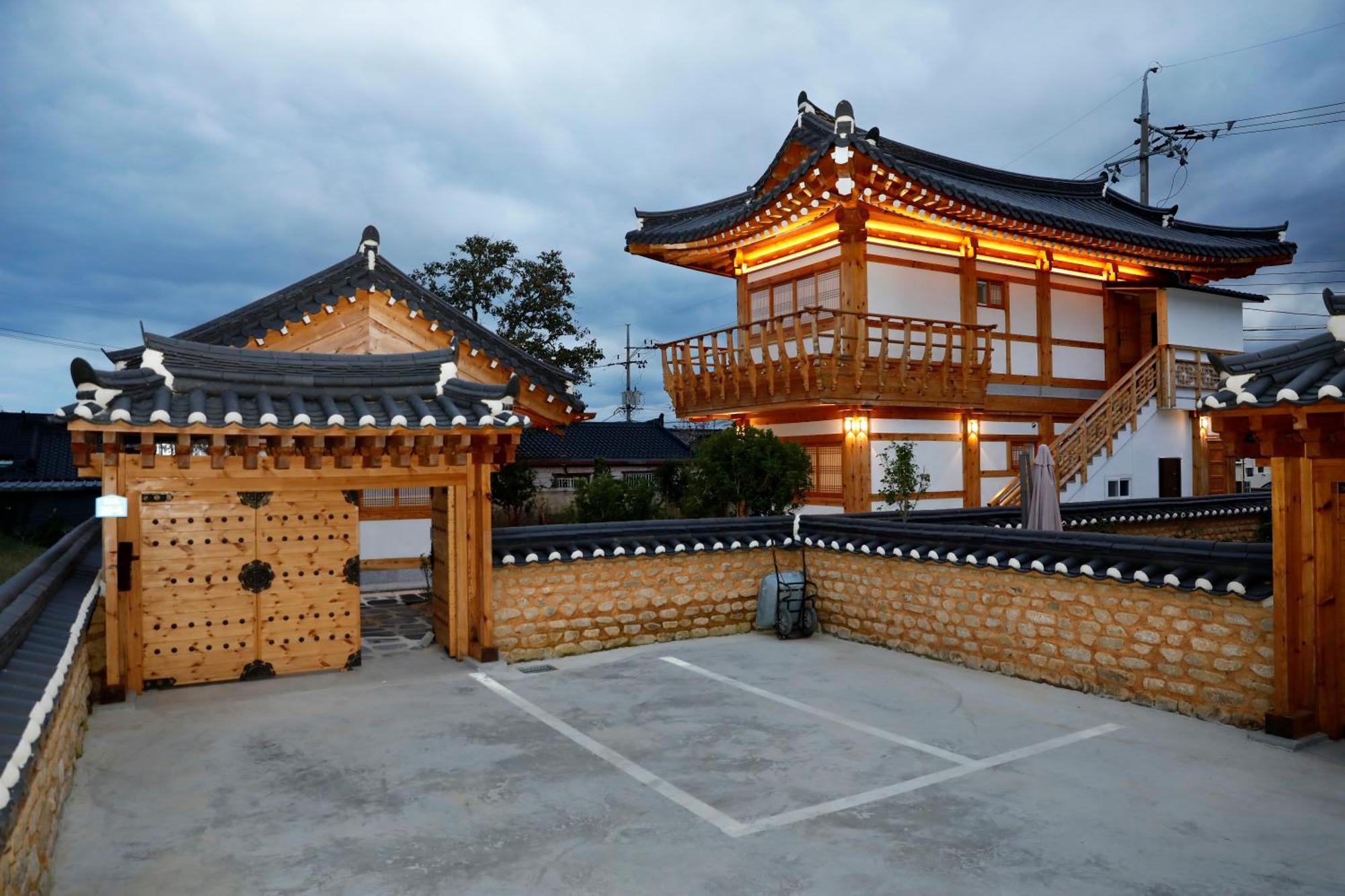 Hanok Stay Mokhyang Gyeongju Exterior photo