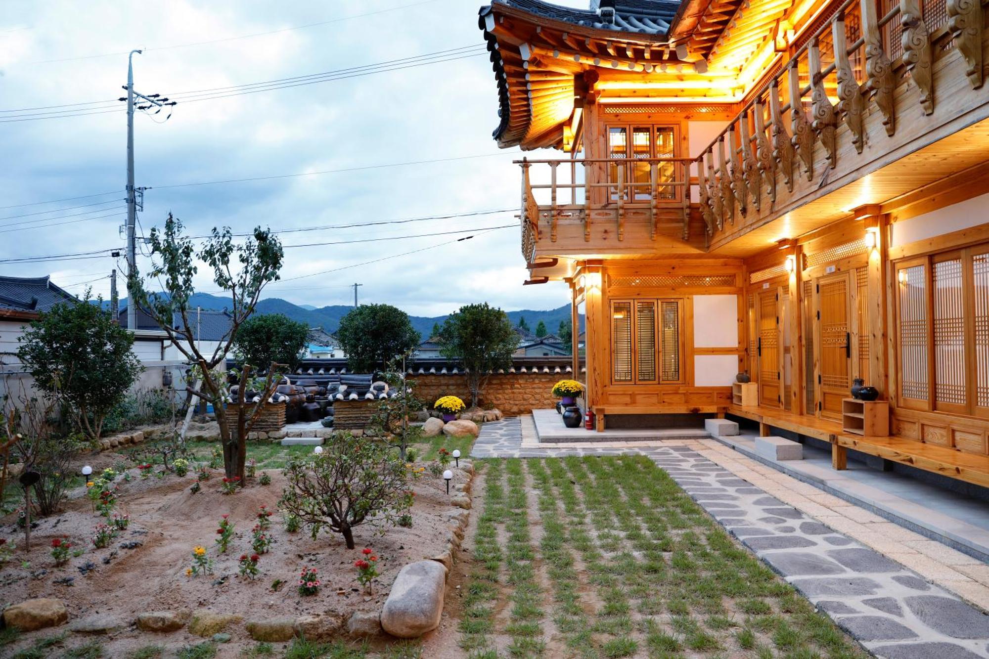 Hanok Stay Mokhyang Gyeongju Exterior photo