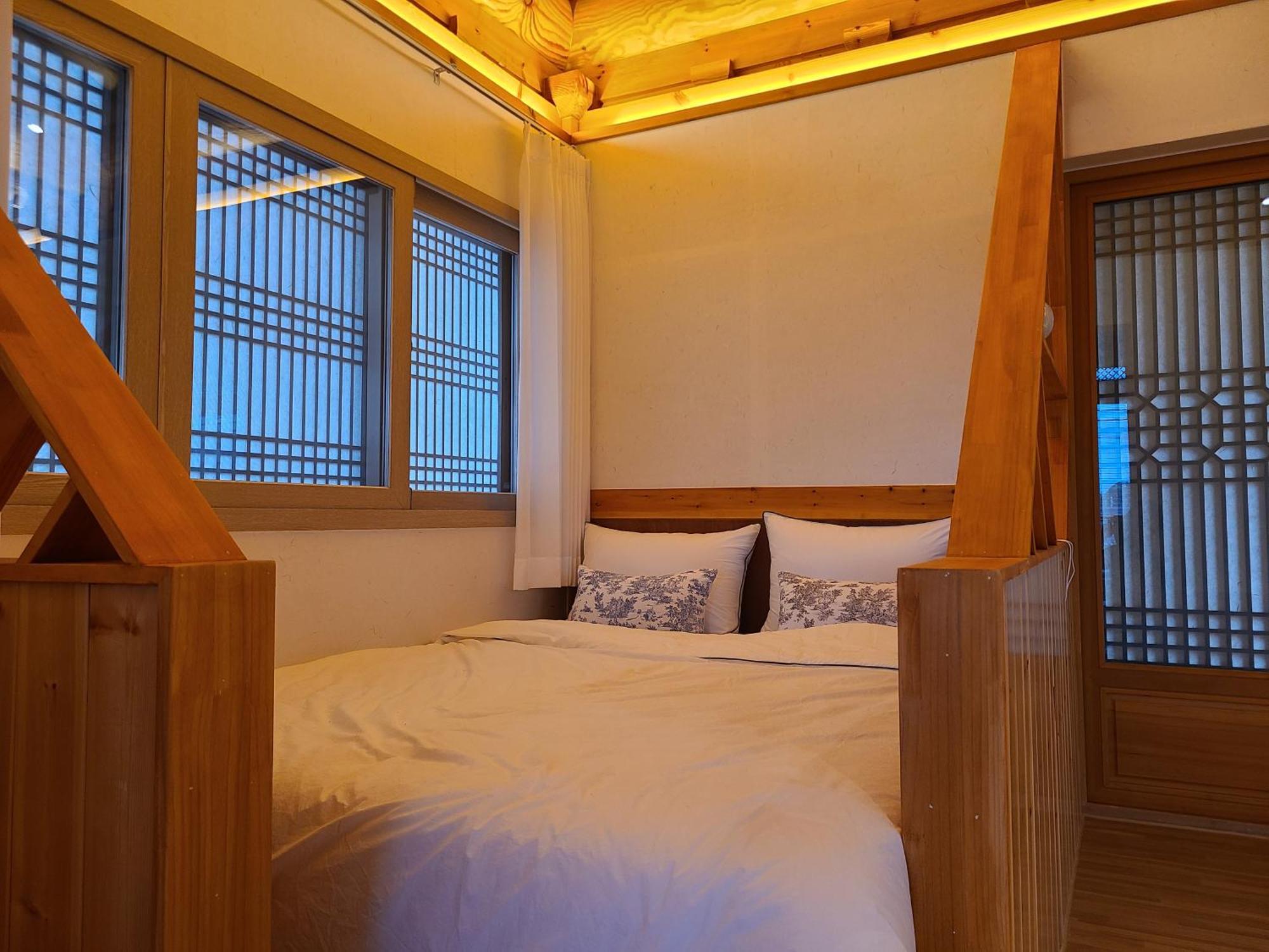 Hanok Stay Mokhyang Gyeongju Exterior photo