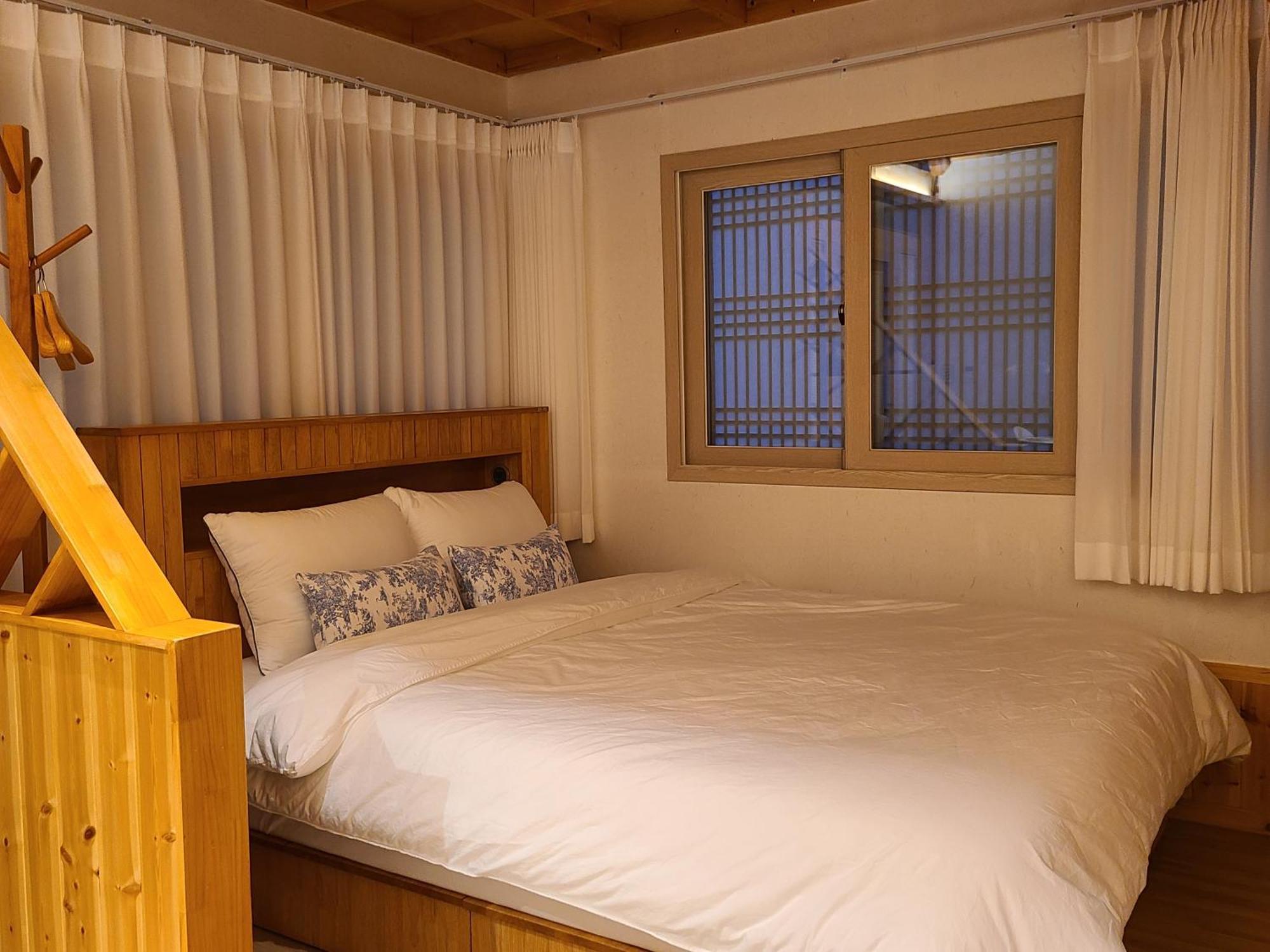 Hanok Stay Mokhyang Gyeongju Exterior photo